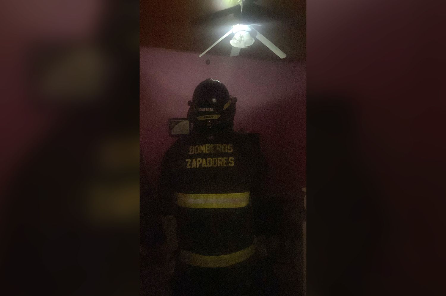 Un incendio en un ventilador de techo puso en alerta los Bomberos Zapadores