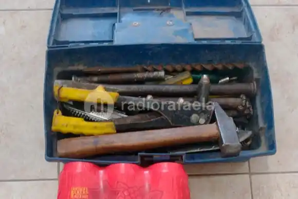 Descubrió a su hermano menor de edad con elementos mal habidos y lo denunció