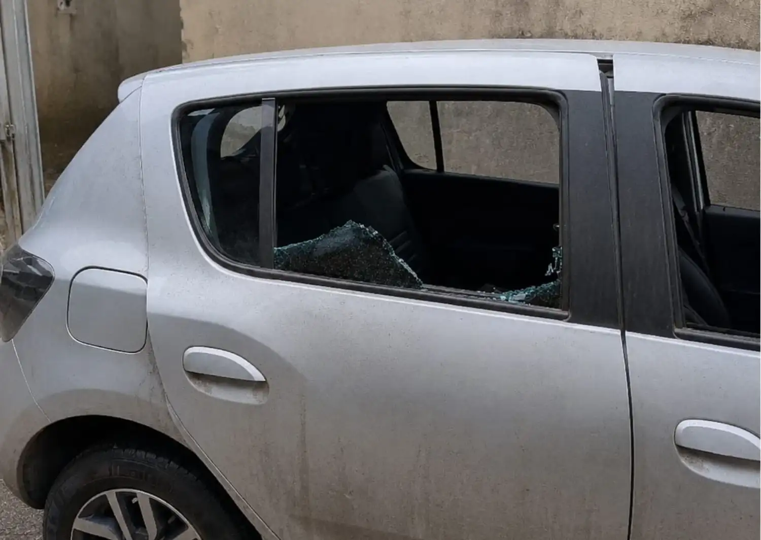 Robo a auto estacionado del padre Héctor Molfesa