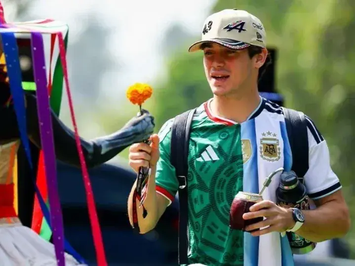 Franco Colapinto fue recibido con todo el color y la cultura mexicana en el autódromo Hermanos Rodríguez. Foto:Alpine