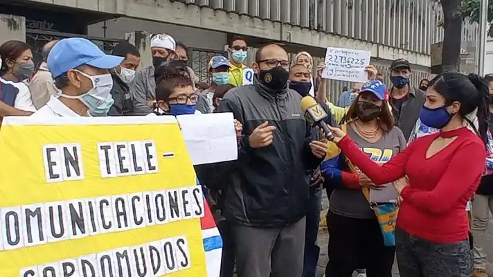 Caraqueños protestan en la Cantv por «cierre técnico» y fallas constantes de Internet