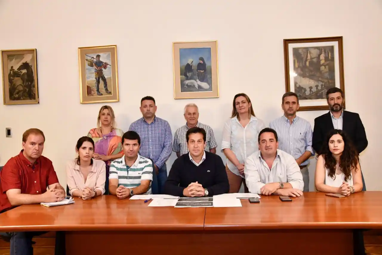 Rojas anunció reducción de sueldos a sus funcionarios