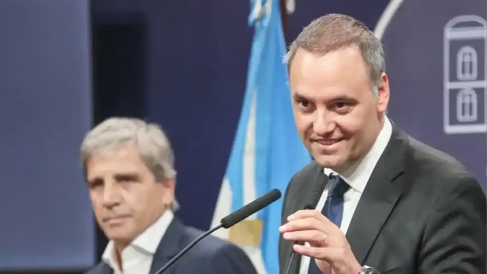 Investigan si Adorni omitió declarar una casa en un country