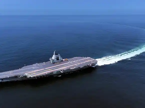 El régimen de China puso en servicio al Fujian, su portaaviones más avanzado