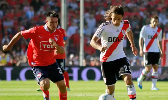 Con distintos objetivos, River e Independiente se juegan todo en un clásico caliente