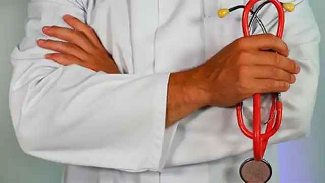 Jubilado denunció que tenía orden pero un médico le cobró $400 de plus