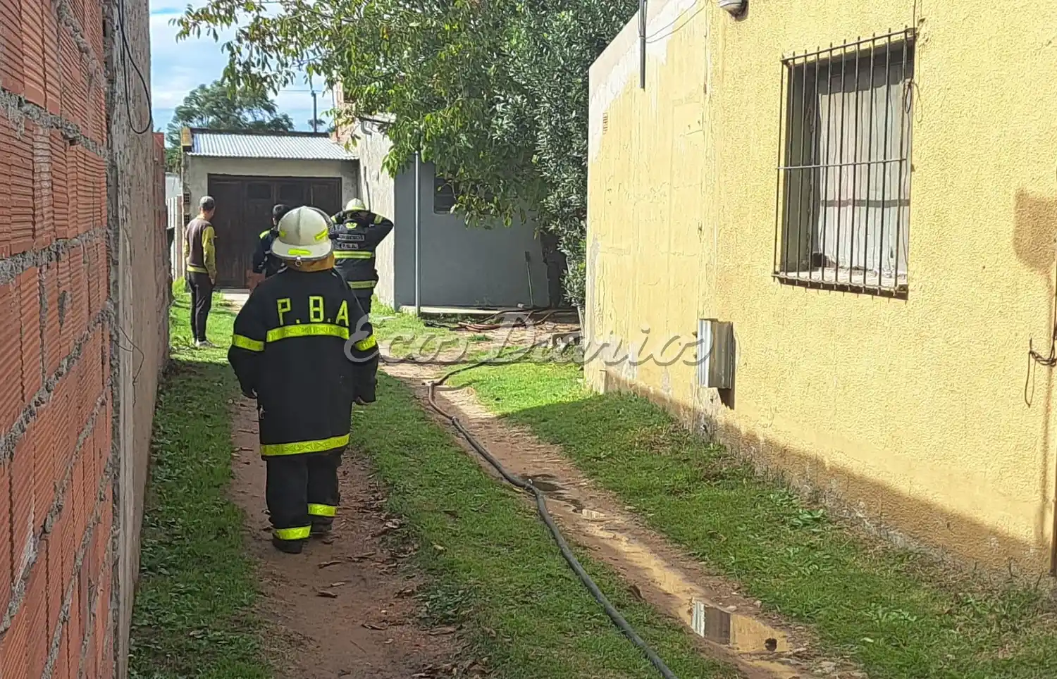 Bomberos trabajando en el lugar