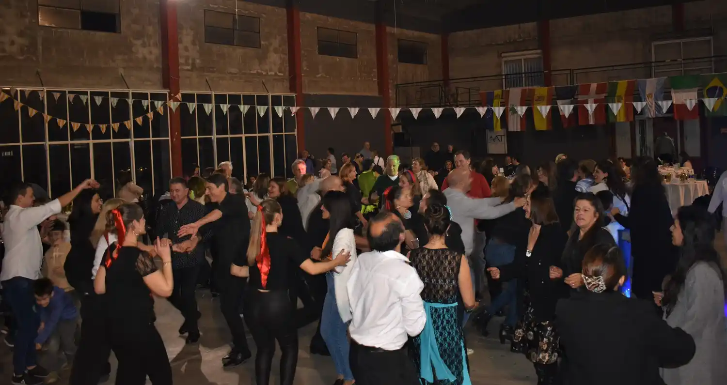 Se desarrolló con éxito la “Noche de las Colectividades”