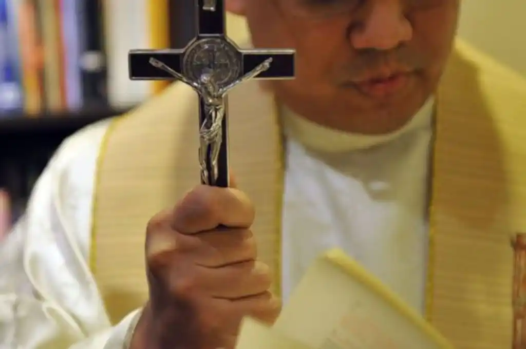 El papa Francisco admitió que envió personas poseídas a sacerdotes exorcistas