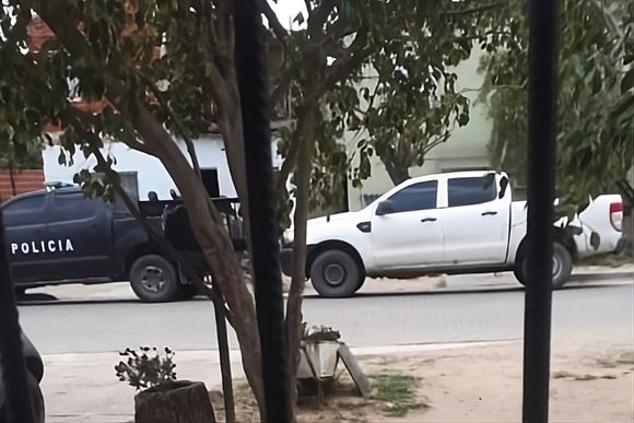 Allanan domicilios en barrio América por amenazas recíprocas en un viejo conflicto entre dos bandos