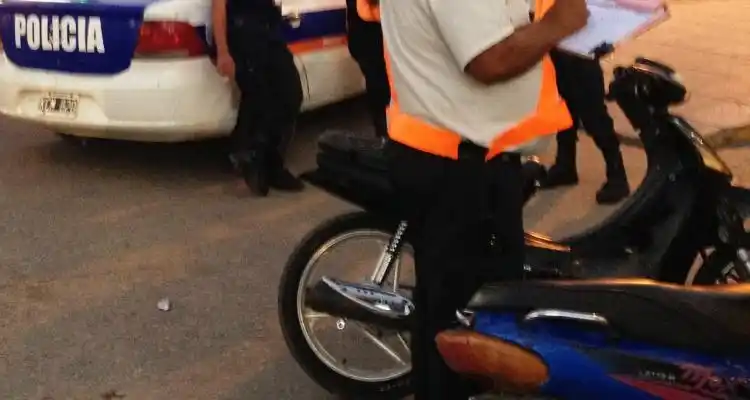 Uno de los adolescentes que asaltó a los hijos de Ramanzini manejaba una moto robada