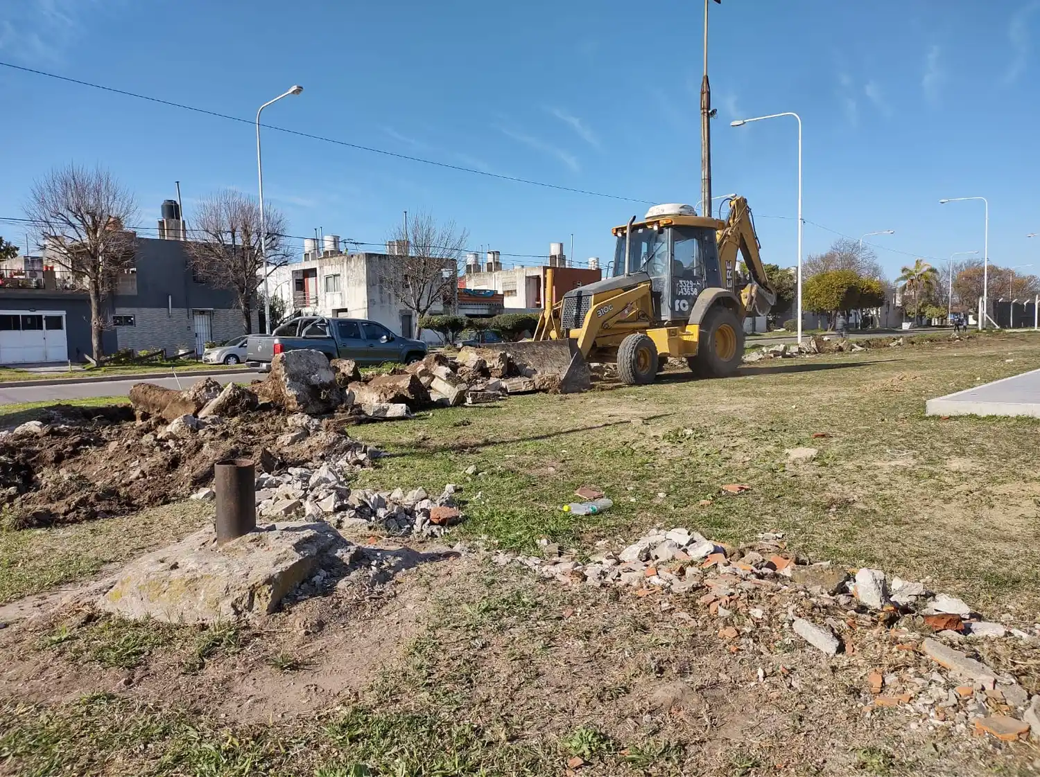 Construyen un playón deportivo en la excancha de Banfield: la obra cuesta casi 3 millones de pesos
