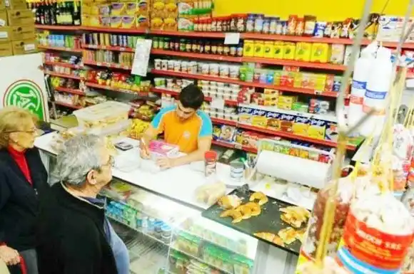 Las ventas en los comercios minoristas cayeron en octubre 14,9%, según CAME