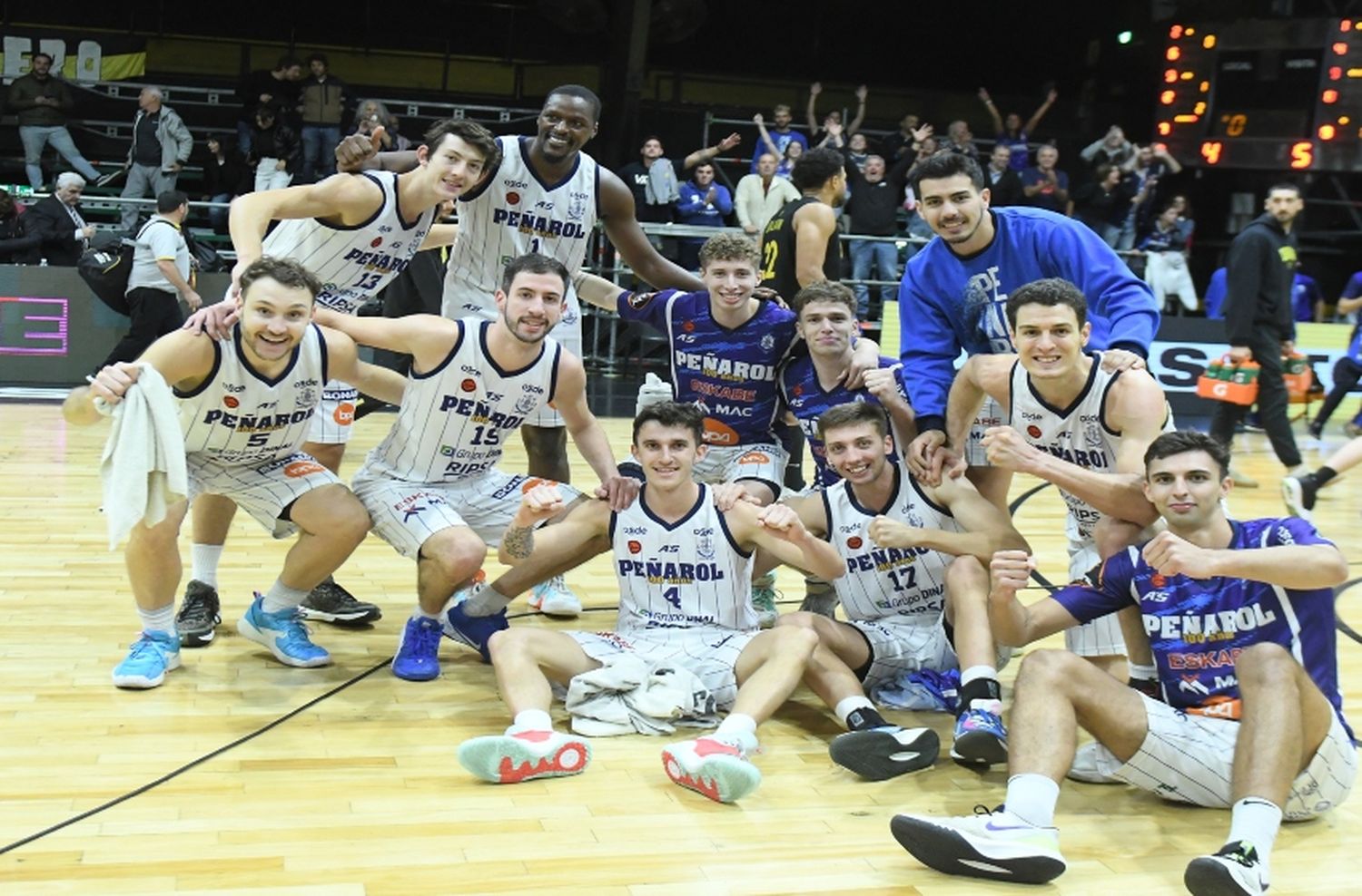 Los chicos quieren rock: Peñarol le ganó a Obras y sacó boleto a los playoffs