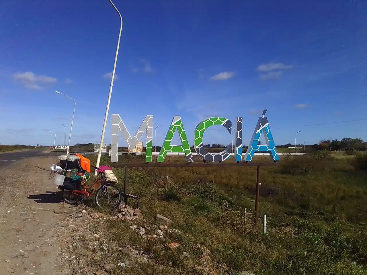 Teresita Cardoso viaja en bicicleta hacia Salta para participar en la “Fiesta del Milagro”
