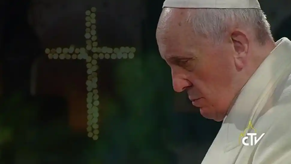 Viernes Santo: Papa Francisco ofició el rito de la Pasión de Cristo y presidió el Vía Crucis