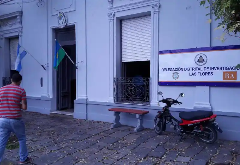 Insólito robo en Las Flores: Ladrones se llevaron un patrullero de la Policía