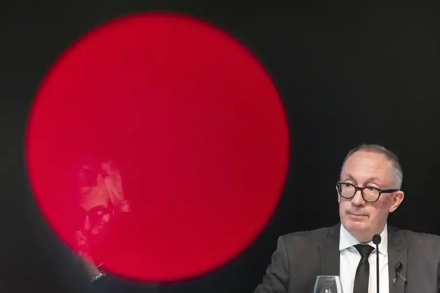 Bar incendiaco en Alpes Suizos