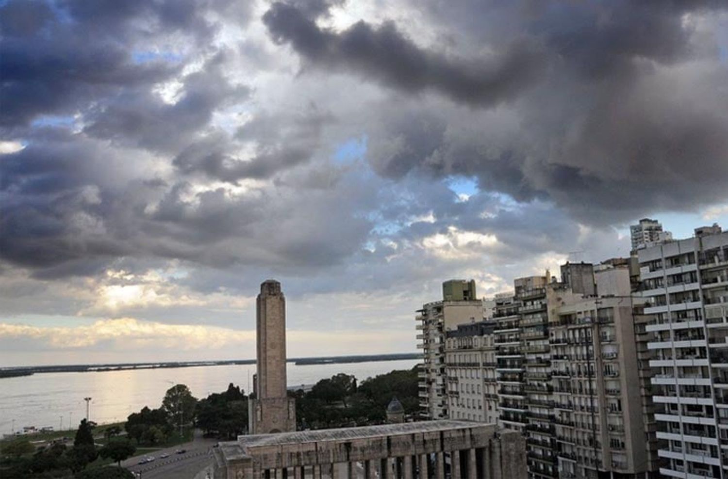 Sábado con alerta nivel amarillo por tormentas fuertes en Rosario
