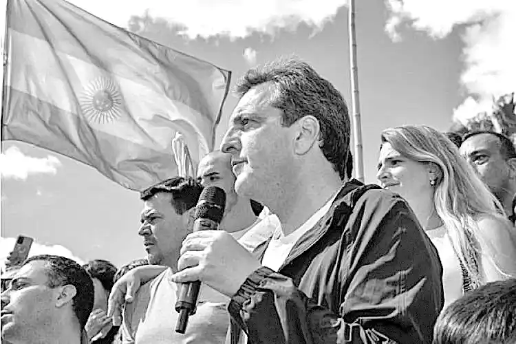 Massa aseguró que "un país no se construye vendiendo los órganos, sino con corazón"
