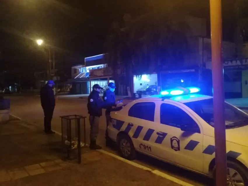 SUJETOS ENCAPUCHADOS COMETIERON UN MILLONARIO ROBO EN COMERCIO CÉNTRICO