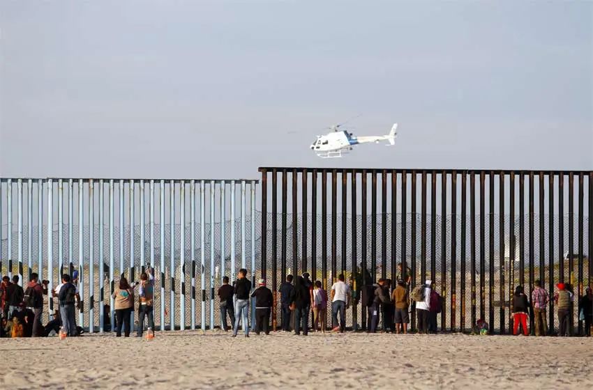 Los primeros integrantes de la caravana migrante llegaron a la frontera de México con Estados Unidos