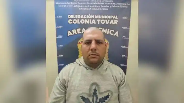 A PUÑALADAS: quincuagenarios hallados enterrados en la Colonia Tovar los asesinó su hijo hace 6 años