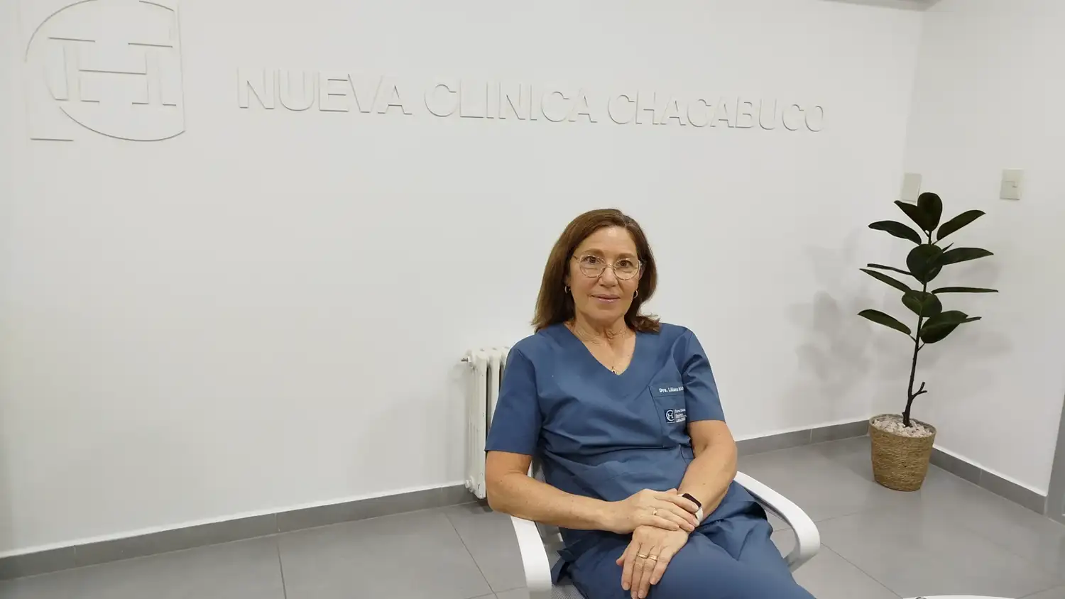 La Dra. Liliana Batista en las instalaciones de la Nueva Clínica Chacabuco.