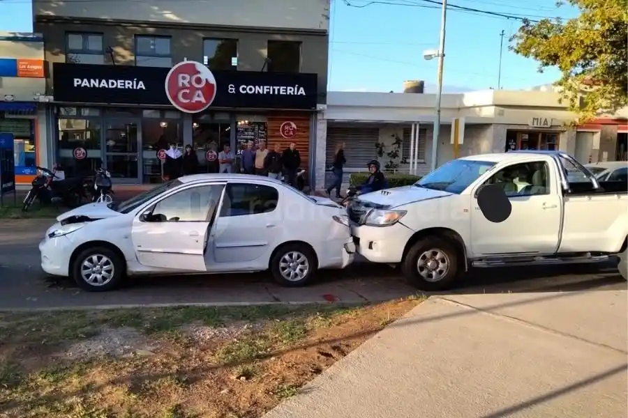 Fuerte accidente en cadena en Bv. Roca 