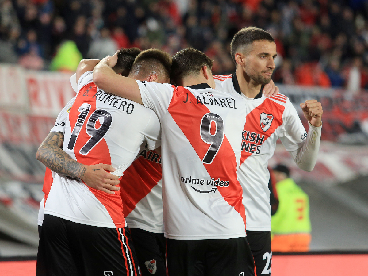 Con dos golazos, River ganó y reafirmó su levantada