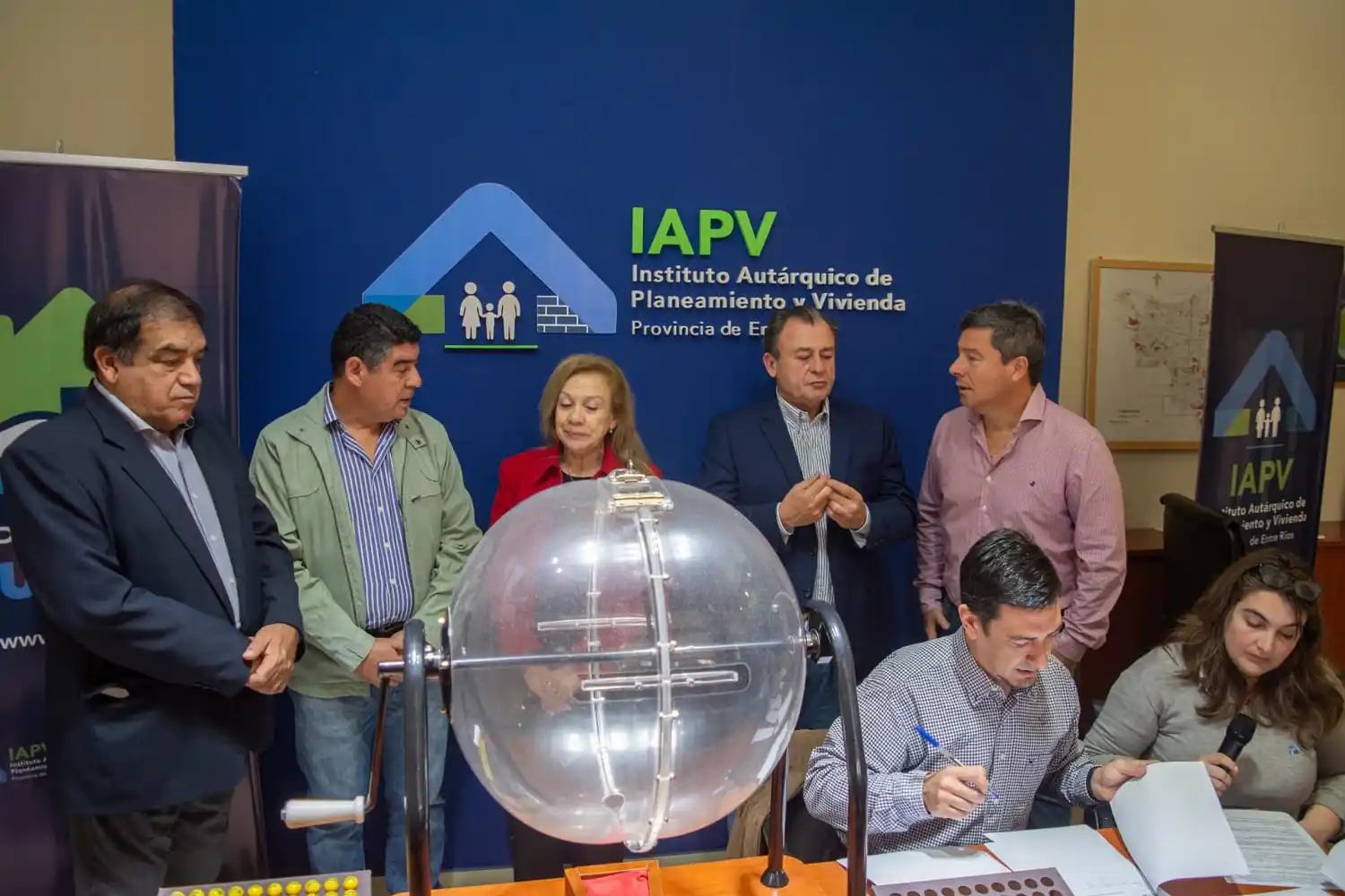 Seis familias cumplen el sueño de la casa propia
