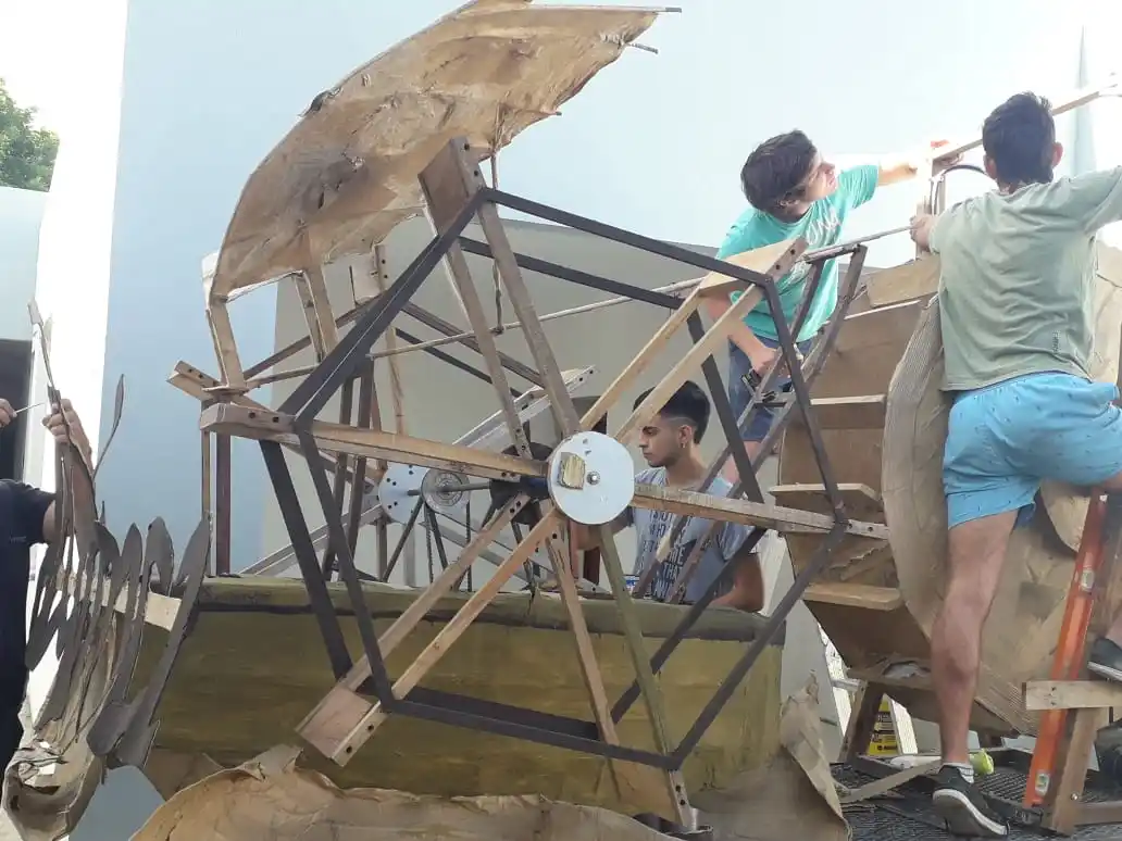 Con sólo dos grupos participantes, se realiza la exposición de las maquetas carroceras