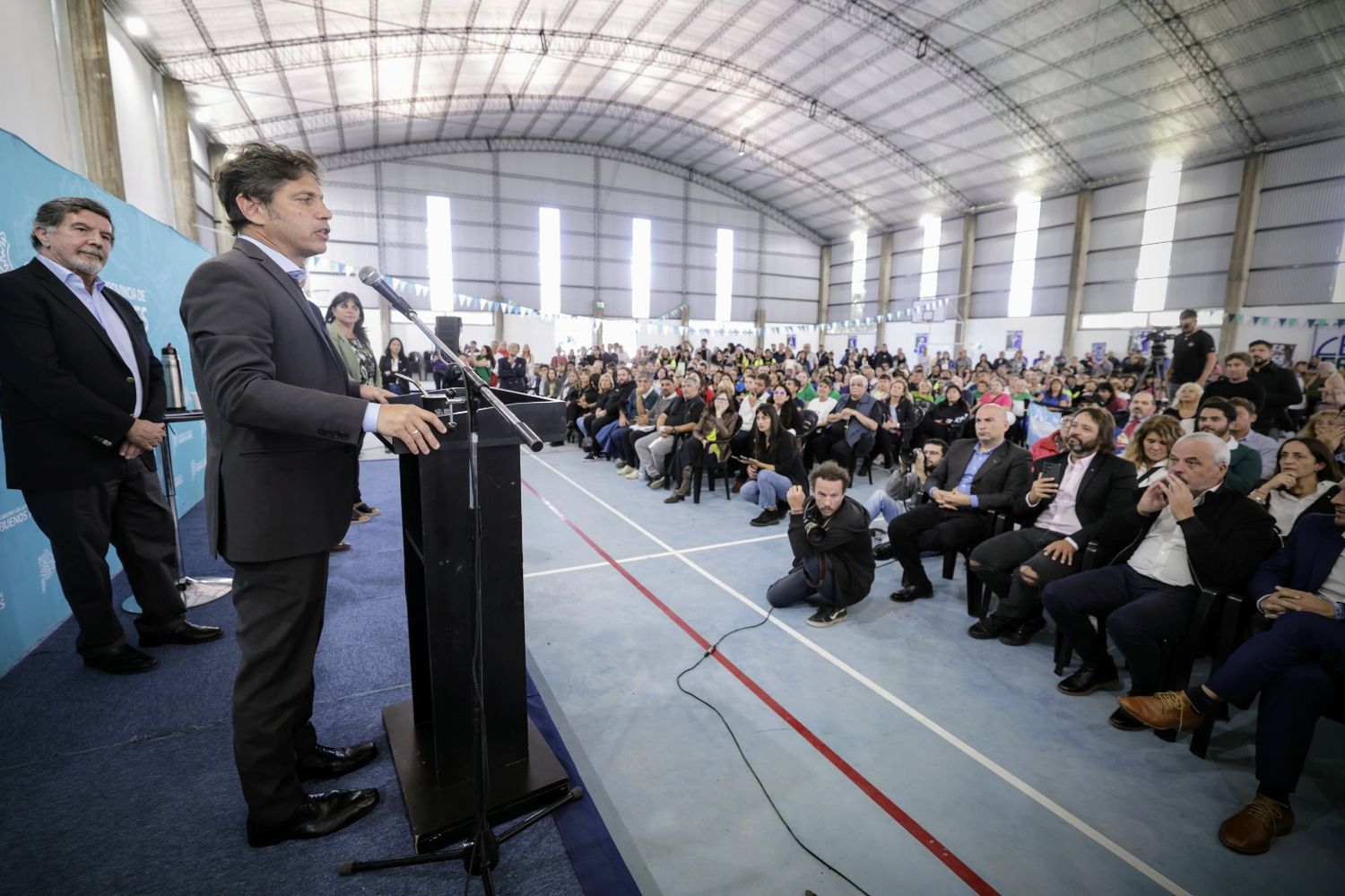 El gobernador en la inauguración del centro de educación física