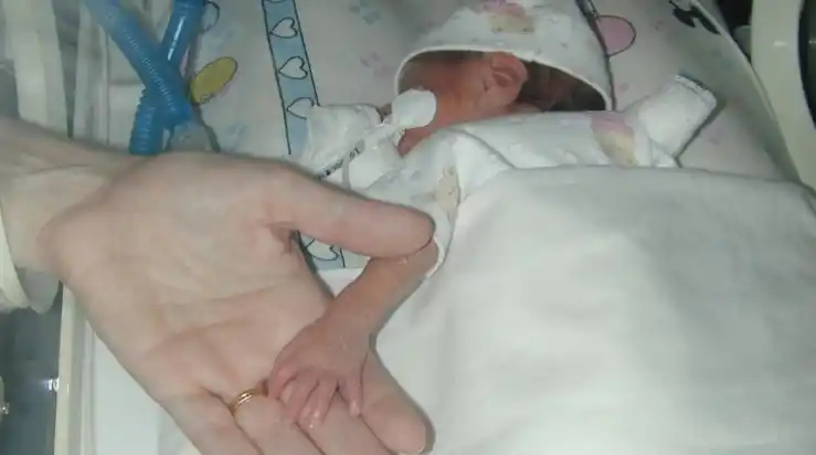 Fue a la morgue a despedirse y encontró que su hija estaba viva: la historia desconocida