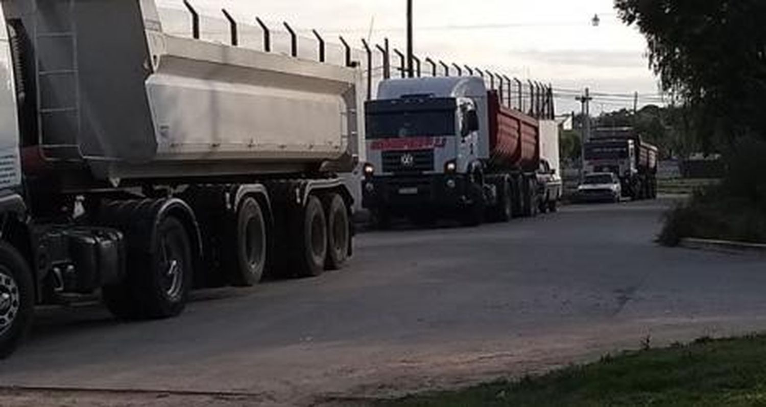 Reclamo por dónde estacionan camiones