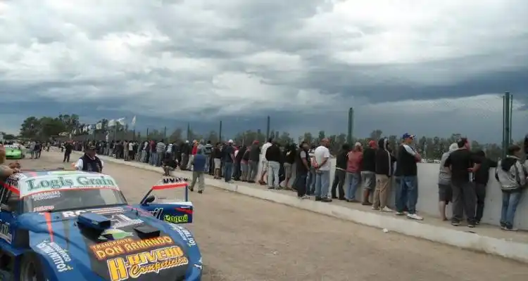 Las series, la lluvia  y la suspensión