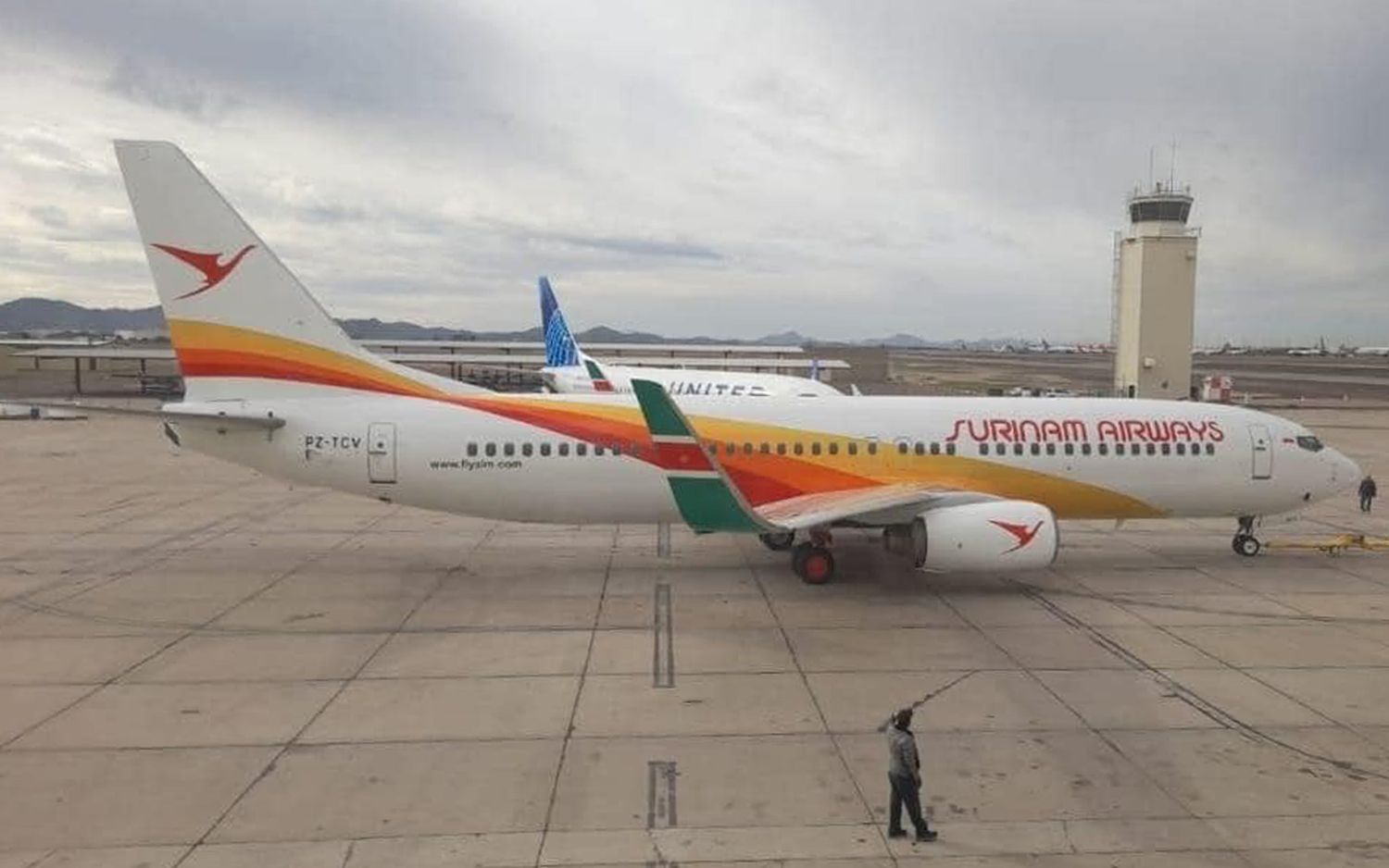 Surinam Airways recibió su primer Boeing 737-800