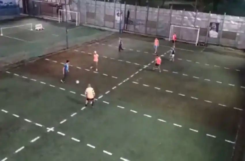 Metegol humano: la innovadora idea que nació en un complejo de fútbol 5 de Pergamino y sería habilitada en Rosario