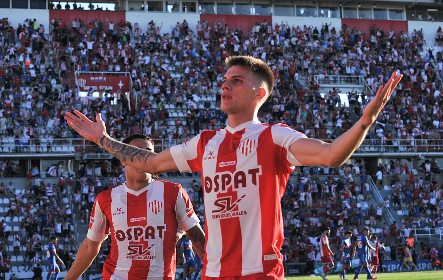 Zenón festeja un gol fundamental para Unión.