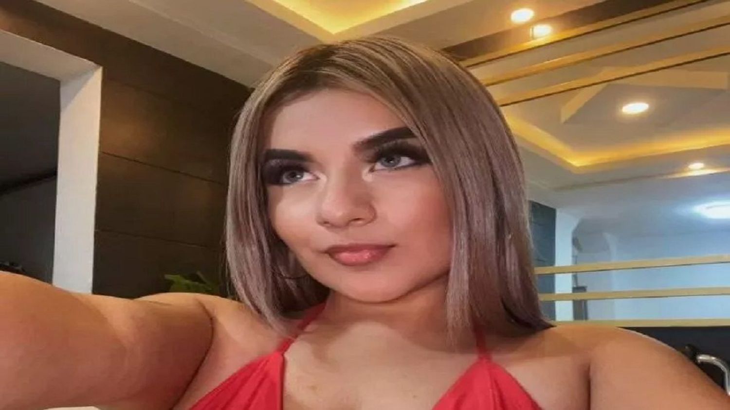 MULTAN A ACTRIZ DE CONTENIDO PARA ADULTOS en Colombia por grabar video en teleférico de Cali