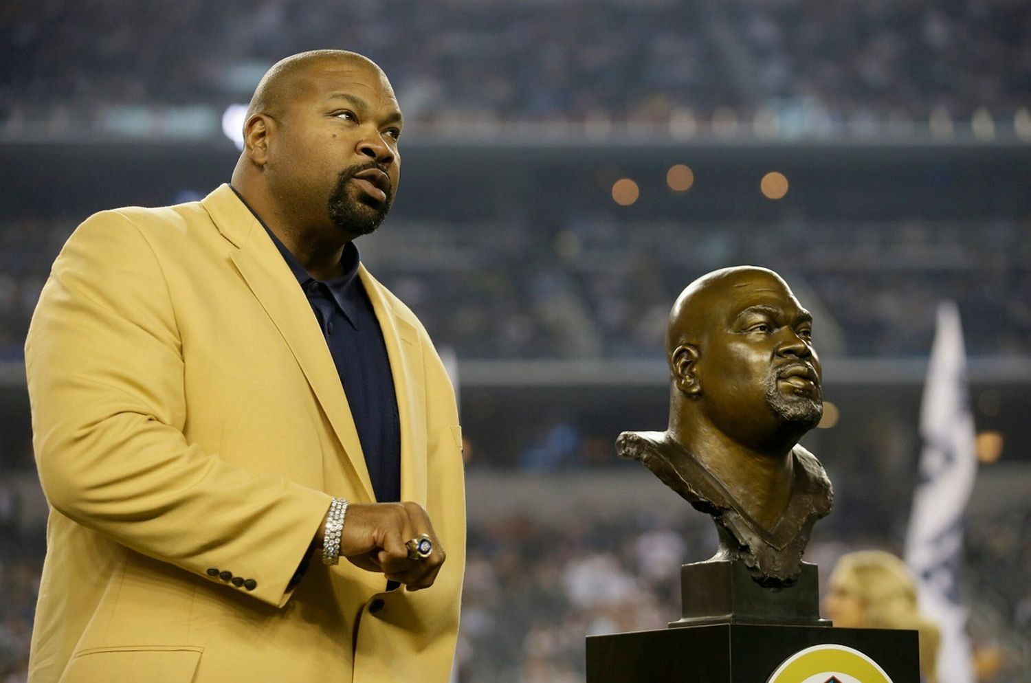 Larry Allen, a legendary offensive lineman for the Dallas Cowboys, passed away at 52, leaving a lasting legacy in the NFL.