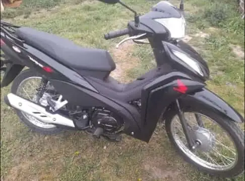 Robaron una moto Honda Wave en La Movediza.