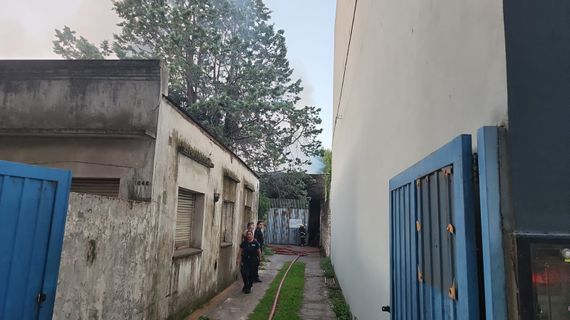 Se incendió un taller mecánico en Marconi al 1600