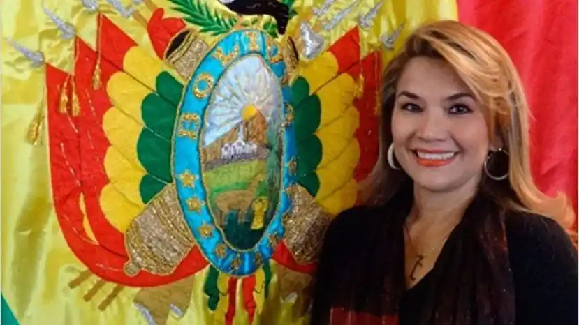 La presidenta interina de Bolivia Jeanine Áñez tiene coronavirus