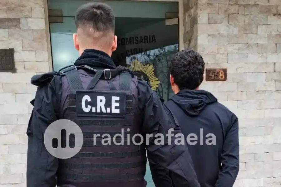 Detuvieron a un joven en una recorrida de prevención y resultó estar involucrado en un hecho de hurto