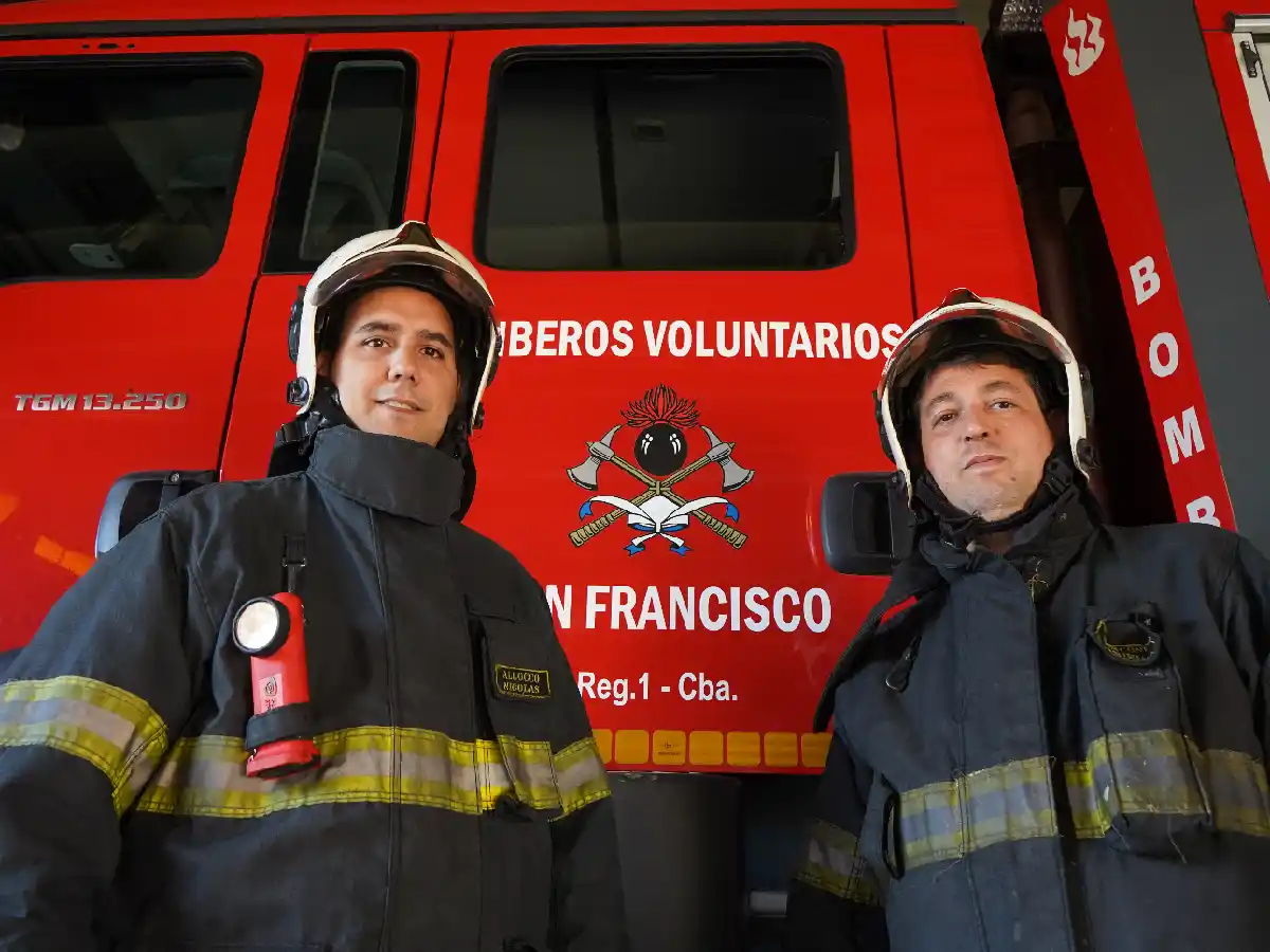 Orgullosos de ser hijos de bomberos y seguir la tradición familiar 
