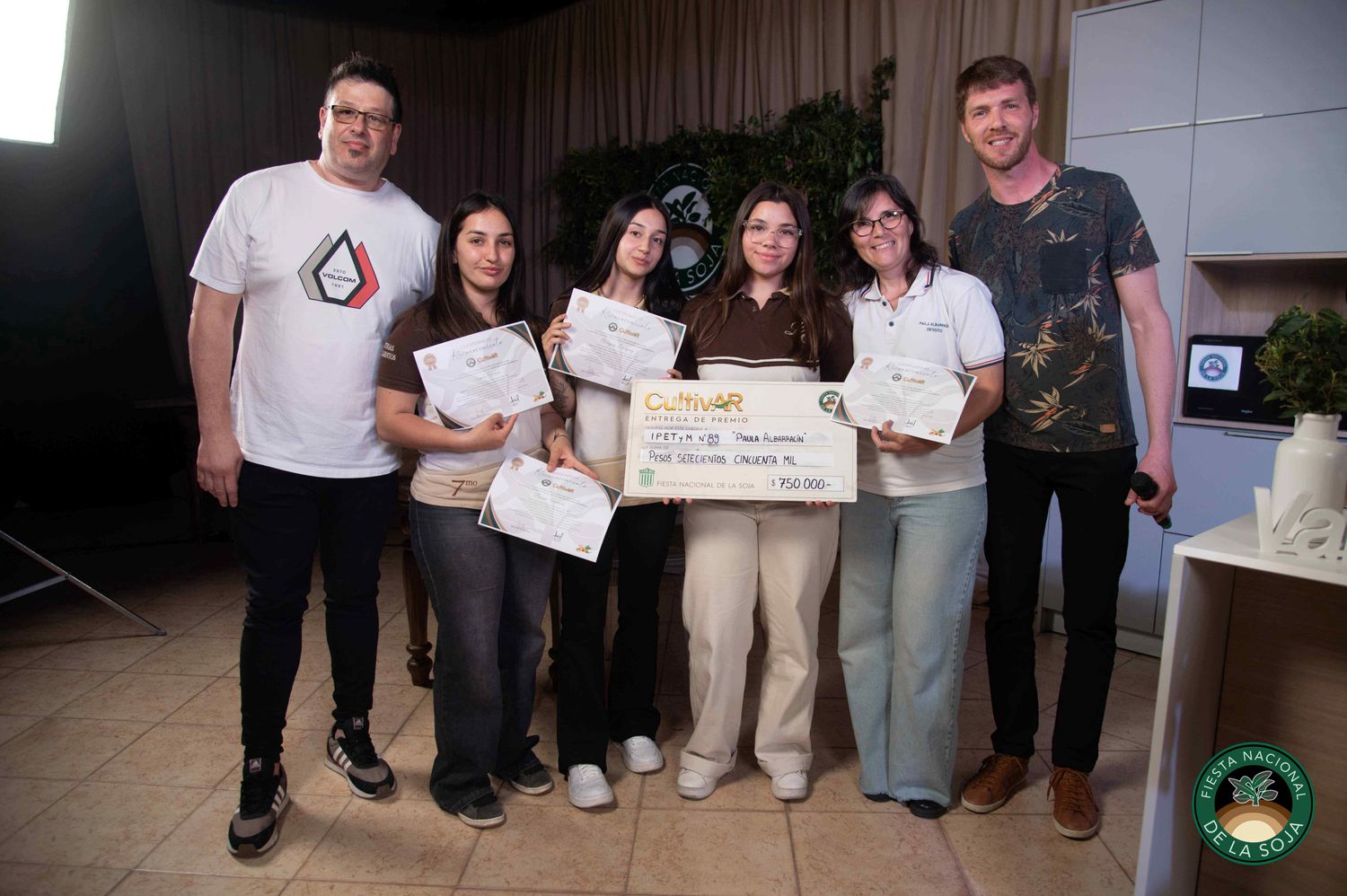 estudiantes del IPETyM 89 devoto Amaru Tofu