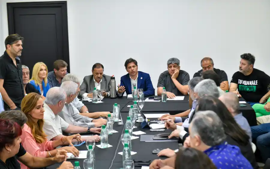 Kicillof encabezó una reunión en la Casa de la Provincia