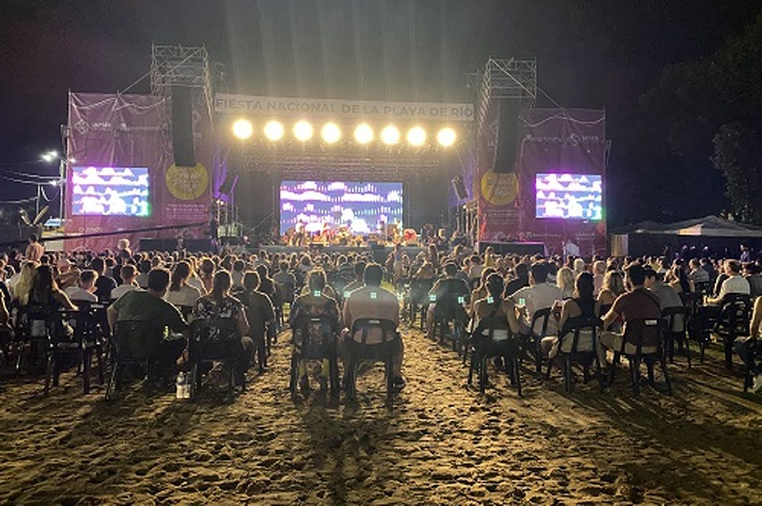 Lisandro Aristimuño y La Delio Valdez se presentaron en la primera noche de la Fiesta de la Playa