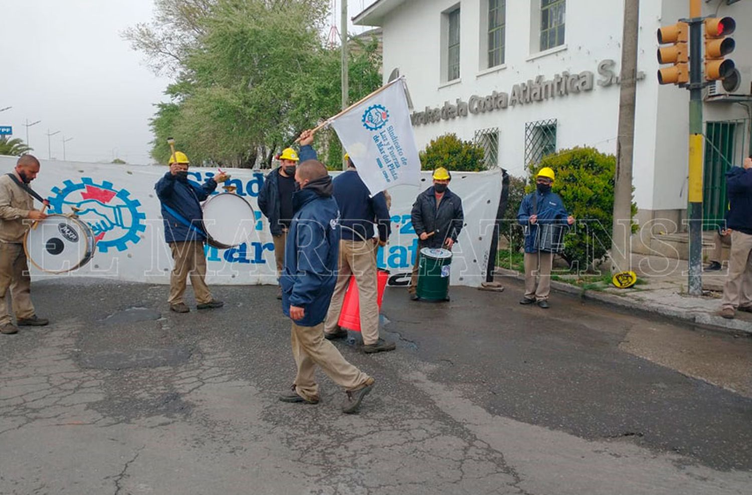 Corte de calle y paro de actividades de trabajadores de la Central 9 de Julio